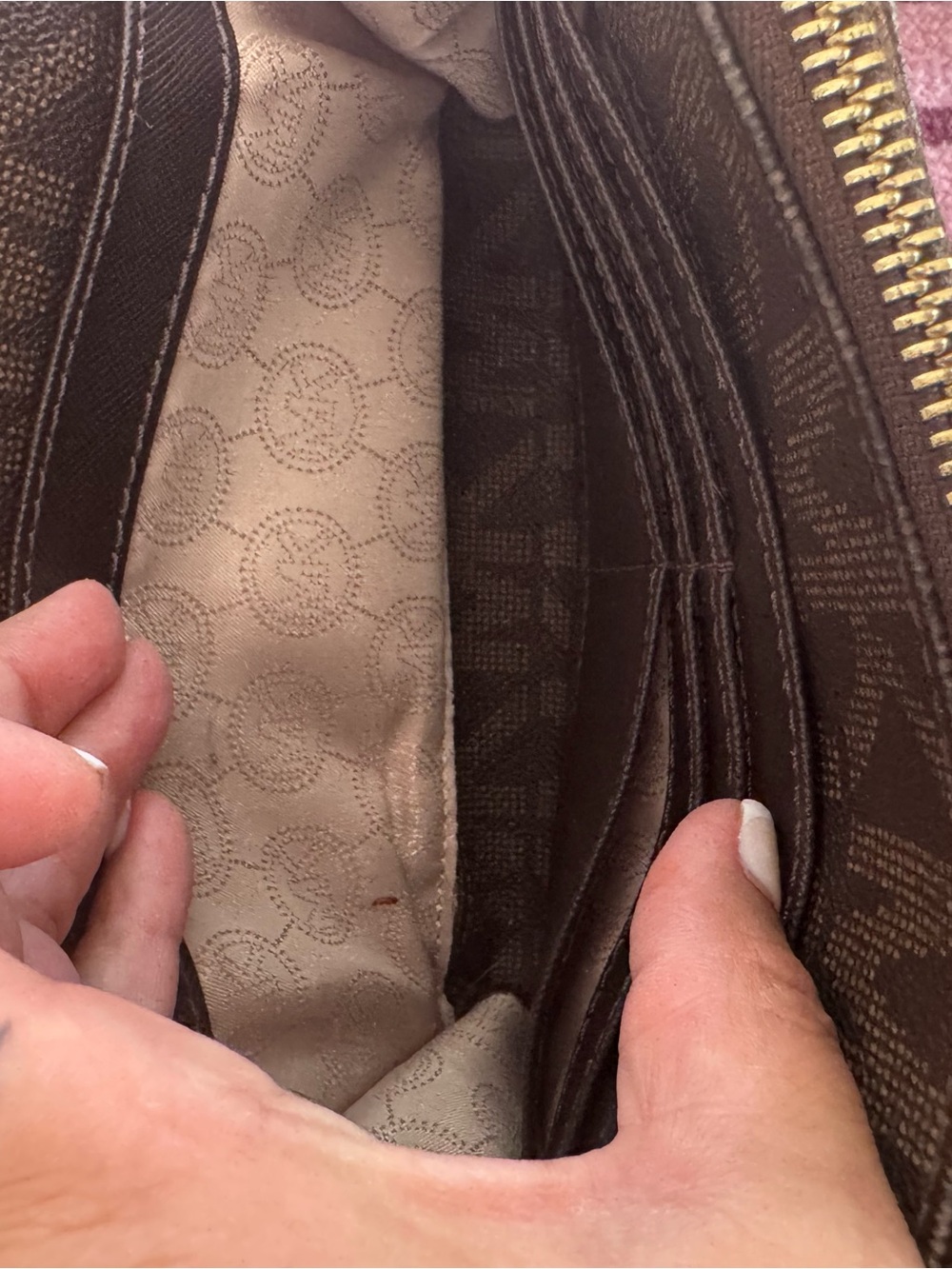 Michael Kors Fulton
Crossbody Bag Brown
Monogram Adjustable Strap
Flap Classic - Picture 10 of 15